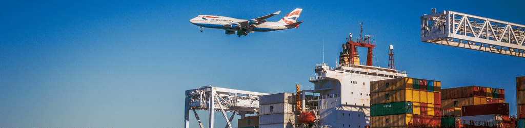 Internationaal verzendvliegtuig and container